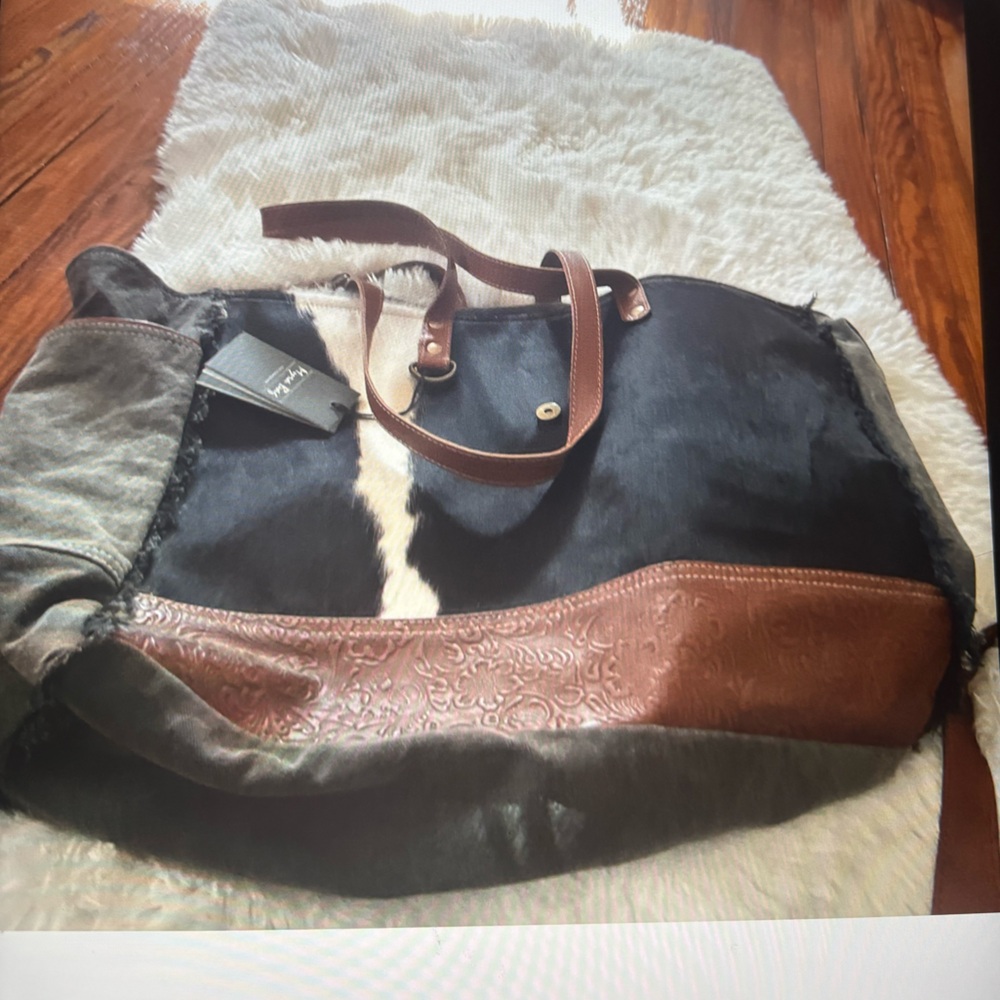 Black and brown leather weekend travel bag